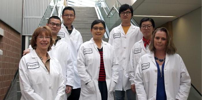  Photography of the Neurosurgery Research Team led by Dr. Li-Ru Zhao. Photographed from first appearance, left to right are Michele Kyle (left-end), Suning Ping, Xuecheng Qiu, Li-Ru Zhao (middle), Xingzhi Guo, Junchi He, Karen Hughes (right-end).